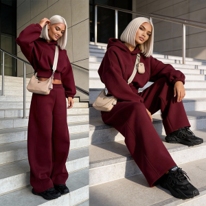 komplet-damski-dresowy-oversize-bluza-z-kapturem-bordowy