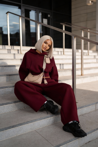 komplet-damski-dresowy-oversize-bluza-z-kapturem-bordowy