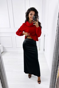 czerwony sweter z kominem