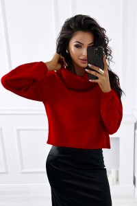 czerwony sweter z kominem