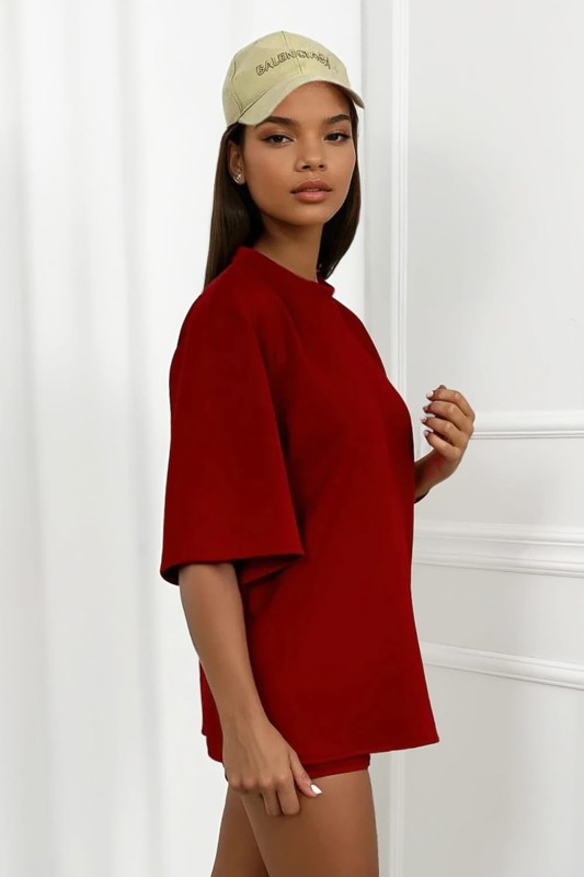 bluzka oversize i spodenki czerowny z masełka