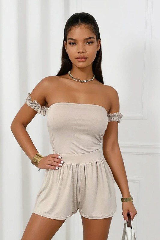beżowy top i krótkie spodenki z wiskozy