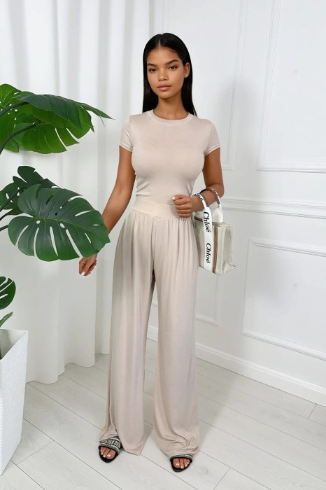 beżowe spodnie i bluzka z wiskozy