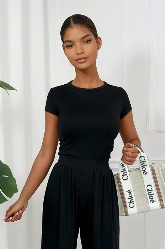 czarne spodnie i bluzka z wiskozy