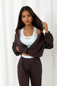 czekoladowy dres bluza i spodnie