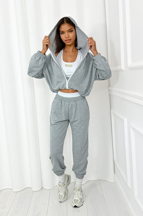 szary dres bluza i spodnie