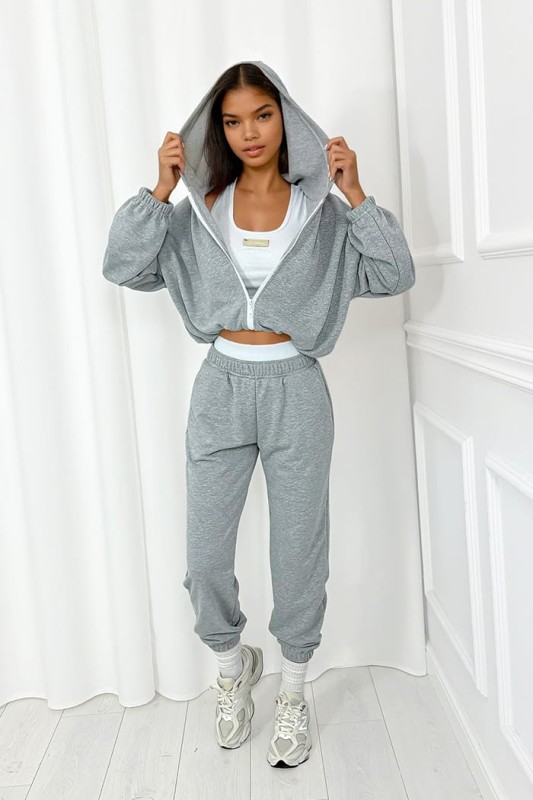 szary dres bluza i spodnie