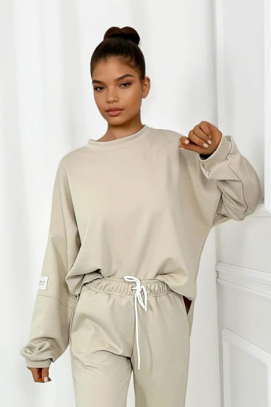 beżowy dres damski z masełka