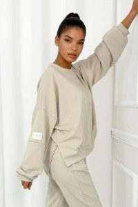 beżowy dres damski z masełka