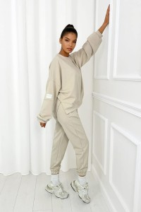 beżowy dres damski z masełka