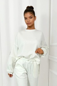 biały dres damski z masełka