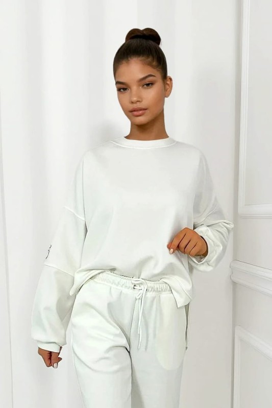 biały dres damski z masełka