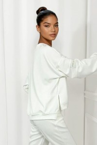 biały dres damski z masełka