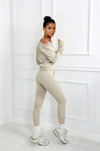 beżowy komplet z masełka top, bluza, legginsy