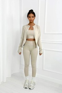 beżowy komplet z masełka top, bluza, legginsy
