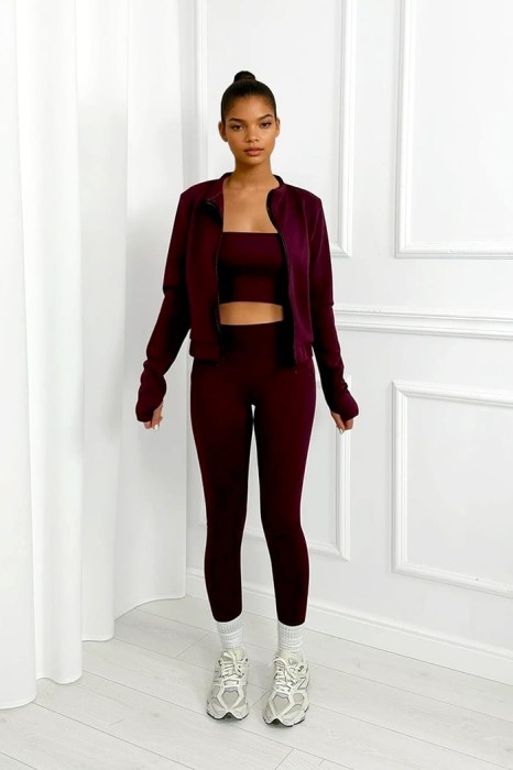bordowy komplet z masełka top, bluza, legginsy