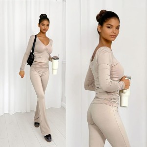 beżowy komplet z wiskozy, bluzka i spodnie flare