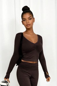 czekoladowy set z wiskozy, bluzka i spodnie flare